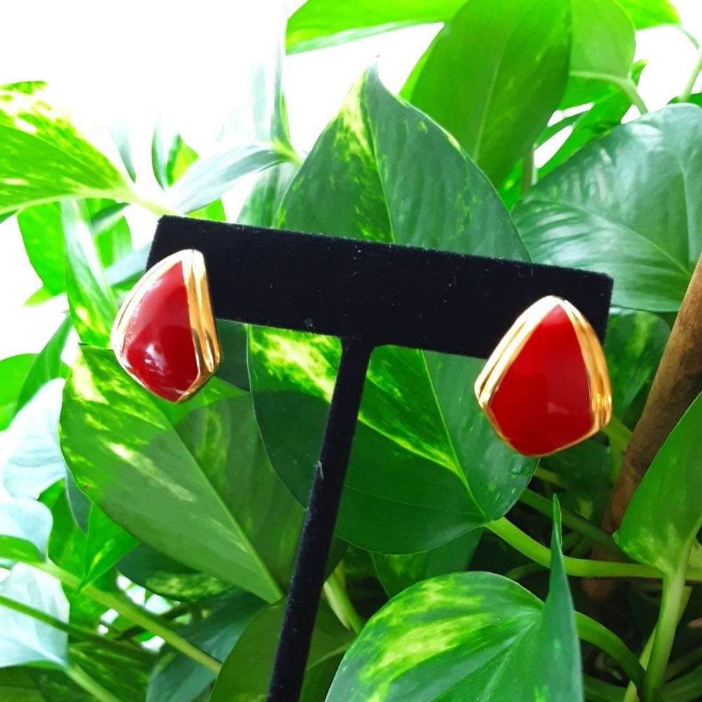 VTG MONET RED ENAMEL GOLD TONE PIERCED EARRINGS